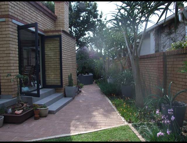 3 BEDROOM HOUSE FOR SALE IN FLORIDA HILLS